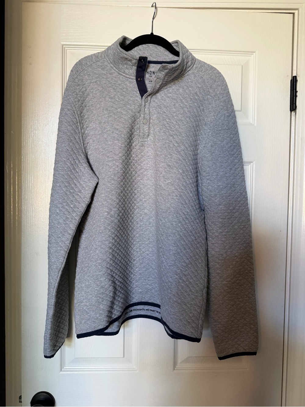 RHONE Quilted Light Gray Zip-Neck Sweater with Navy Trim